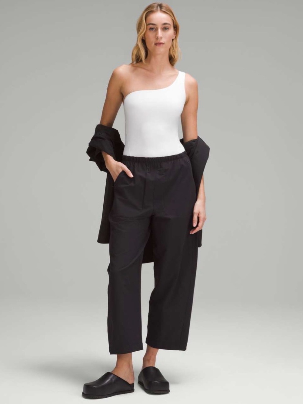 lululemon athletica Lightweight Mid-Rise Barrel-Leg Cropped Pants Black Size 8